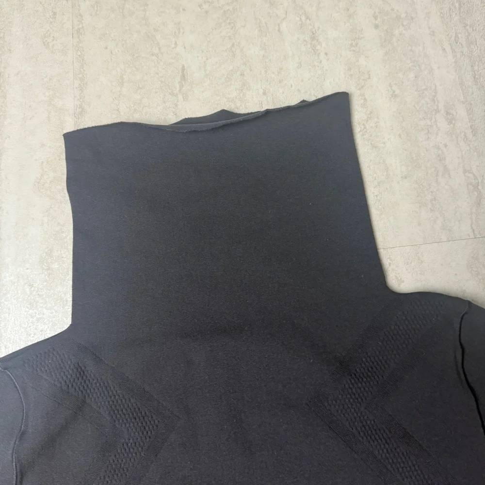 Ivivva by lululemon cropped turtleneck tech top dance top shirt